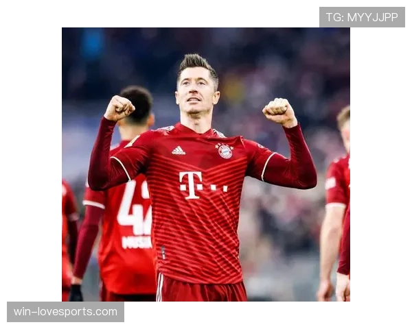 撕裂后防莱万高位逼抢本赛季胜过队内新援